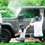 家族と手洗い洗車