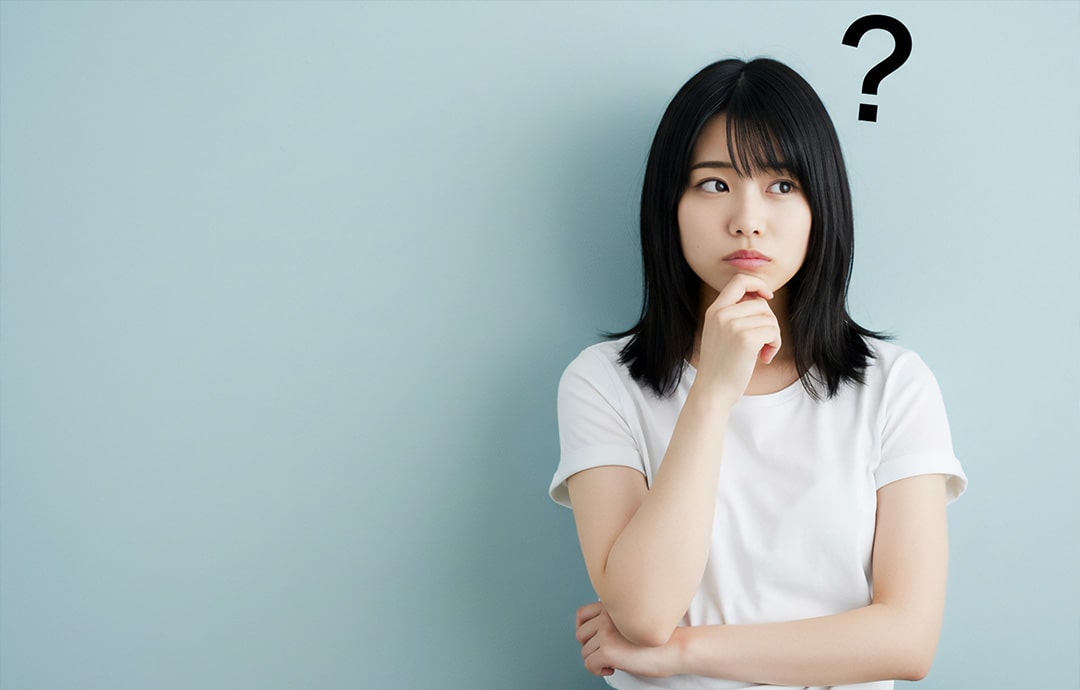 考える女性